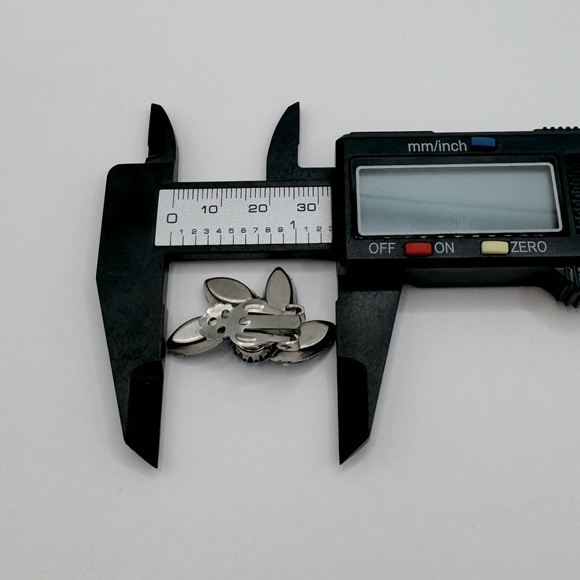 VINTAGE Aurora Borealis Crystal Clip-On Earrings - Picture 11 of 12